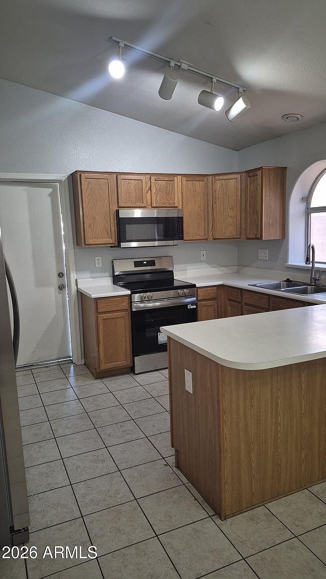12763 W Palm Lane photo 4