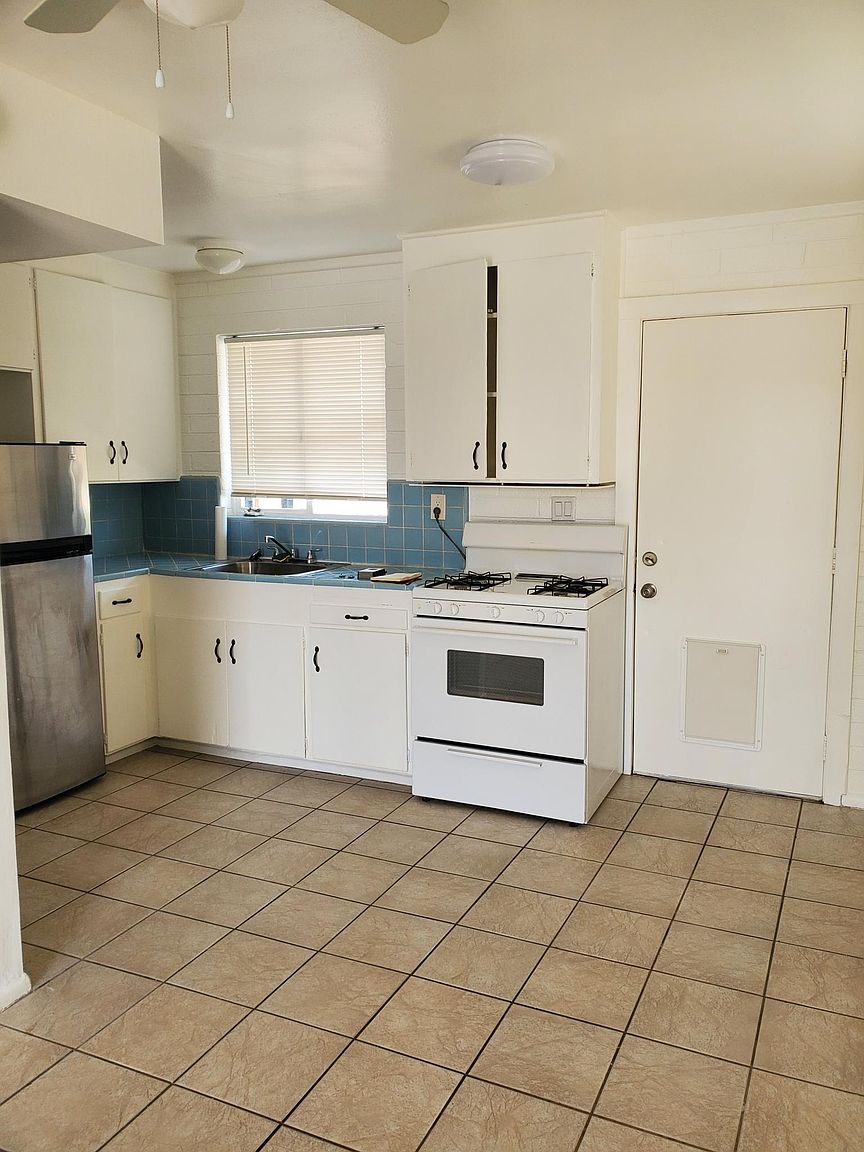 412 Reizen Dr photo 2