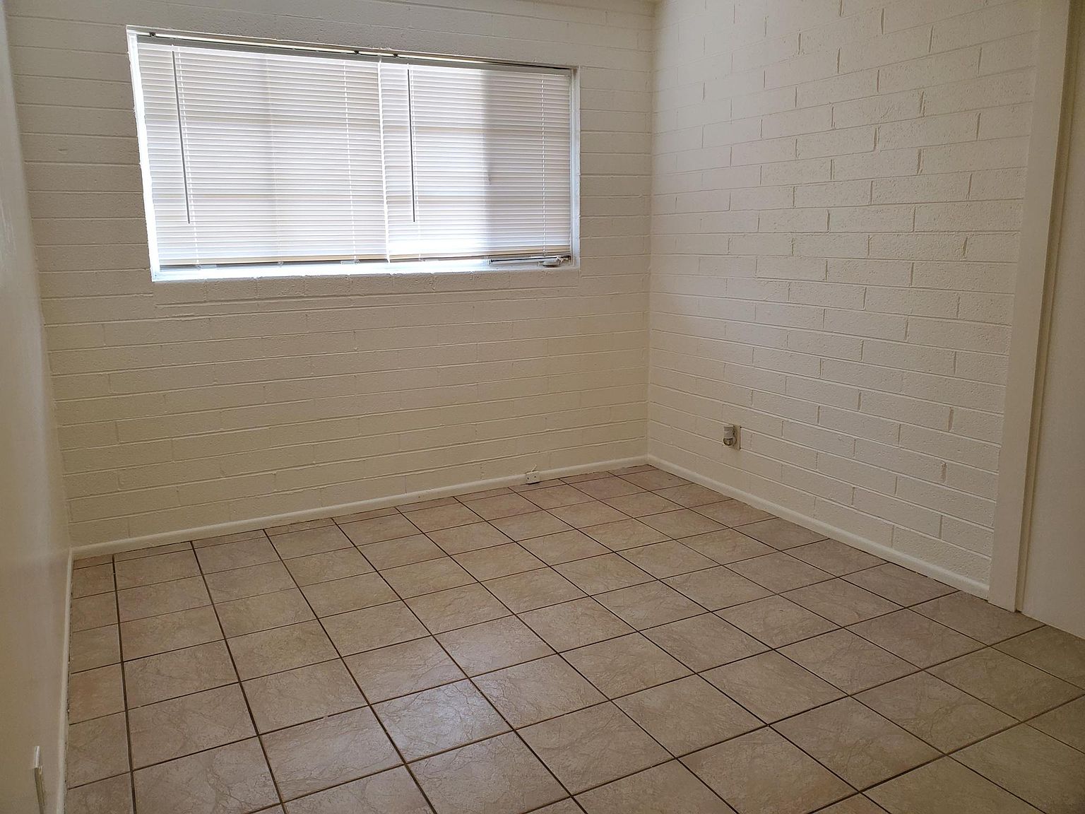 412 Reizen Dr photo 5