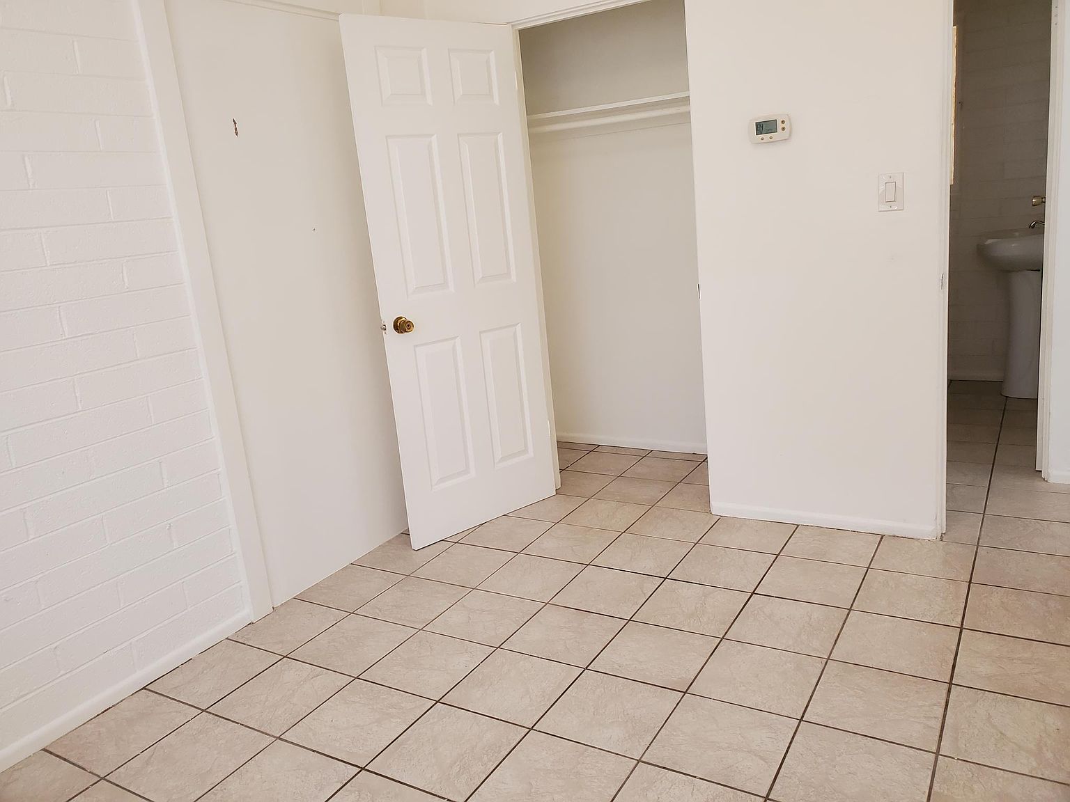 412 Reizen Dr photo 4