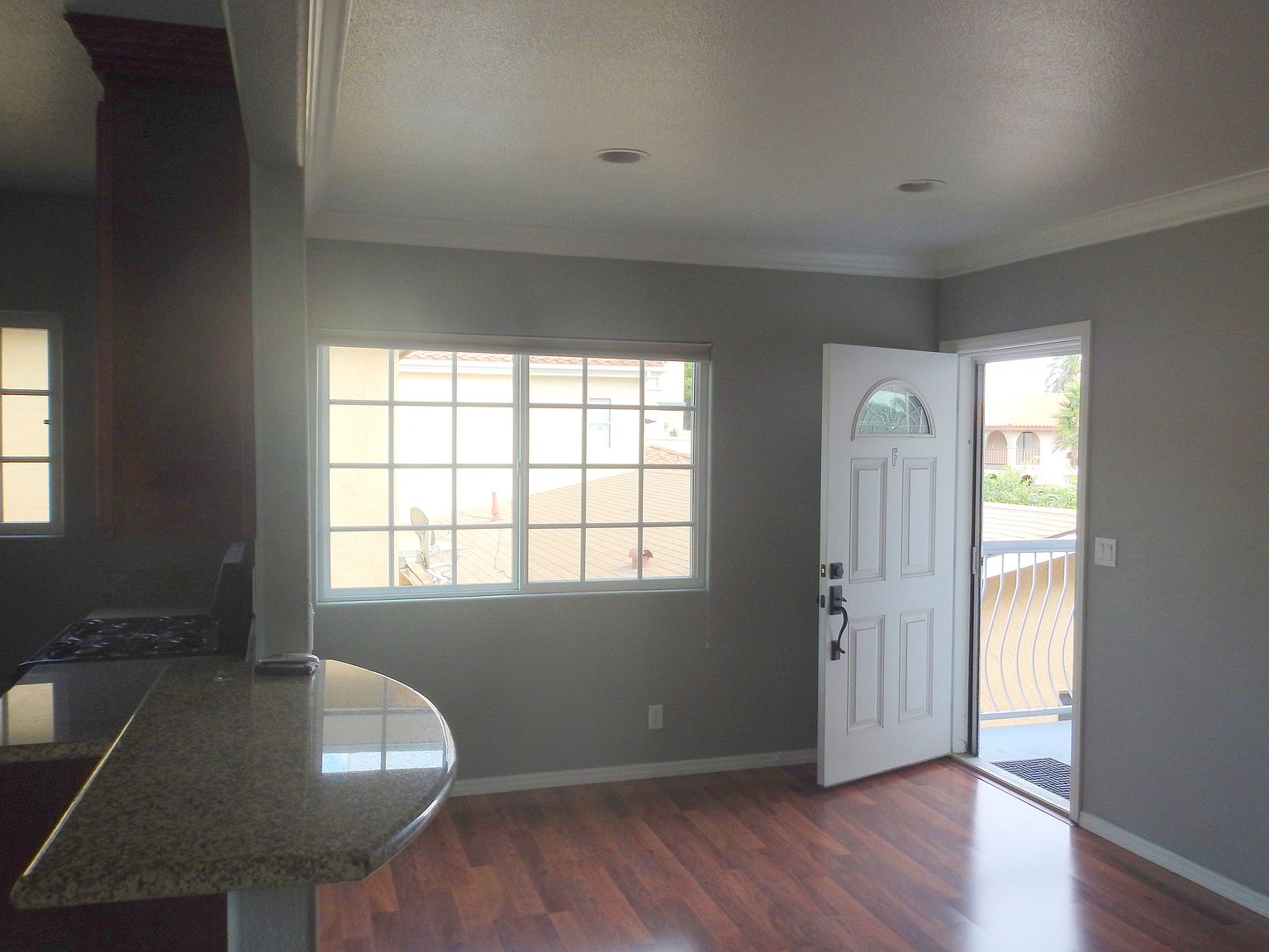 220 Evergreen Ave photo 3