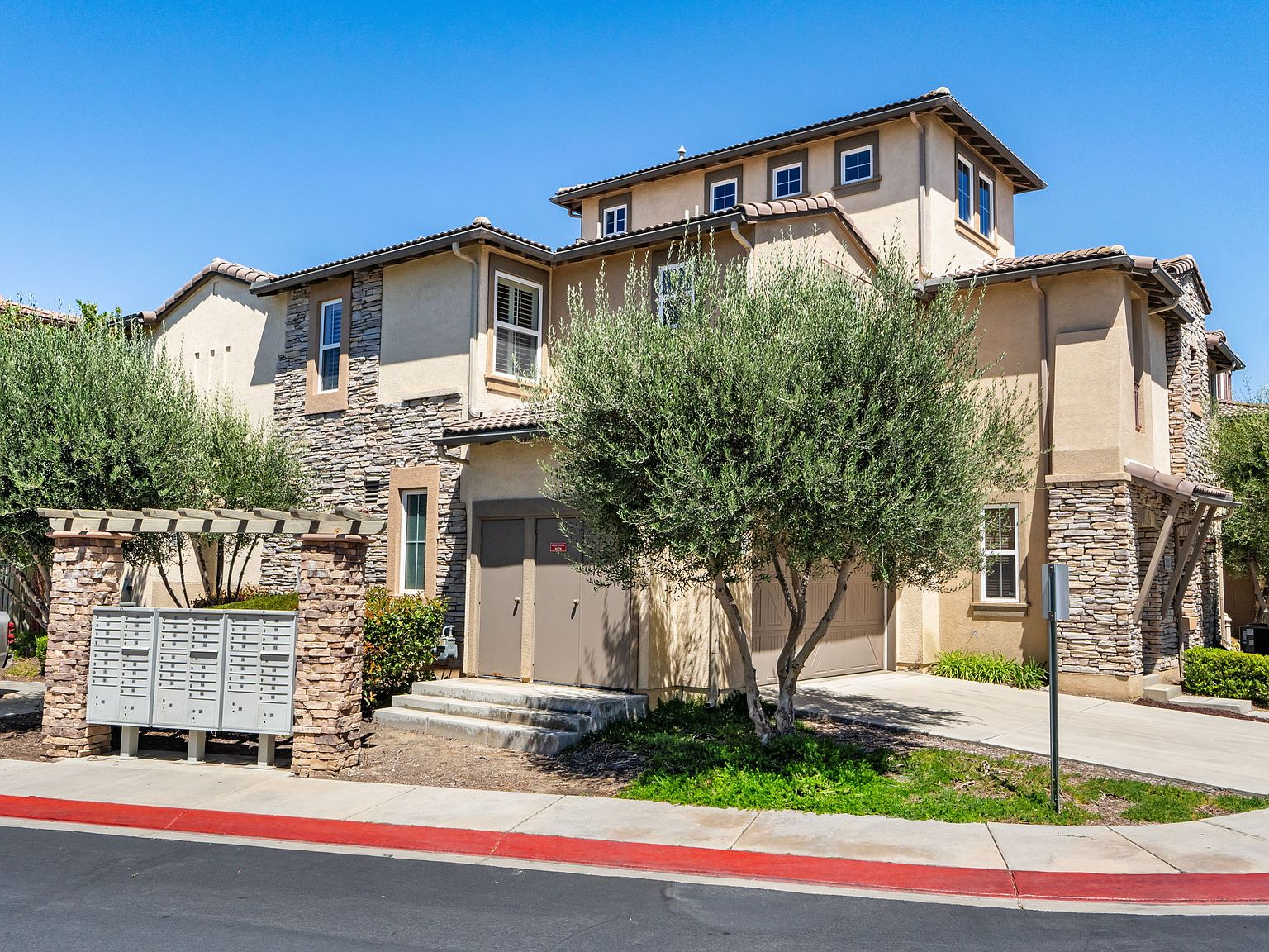 31035 Strawberry Tree Ln photo 3