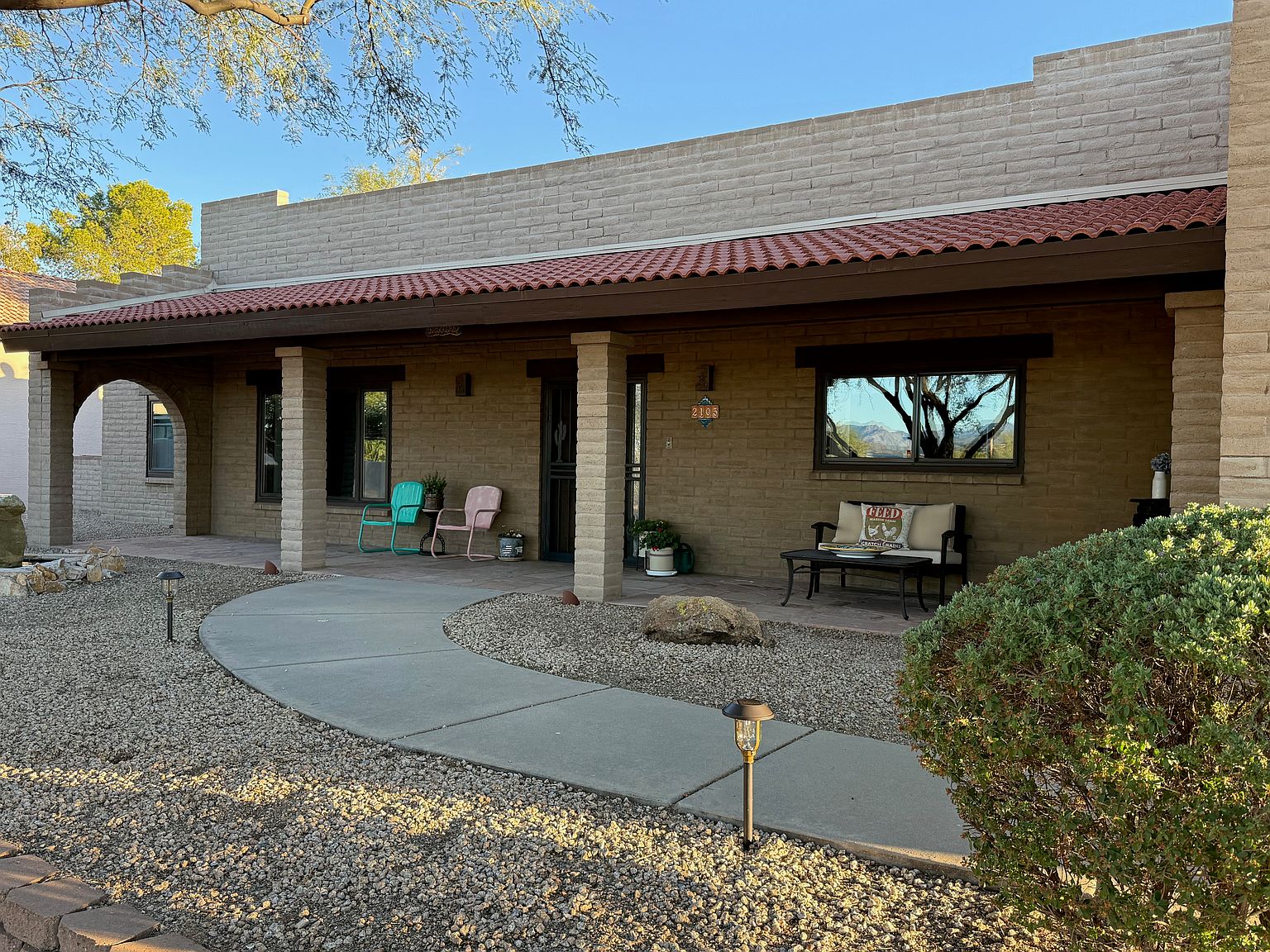 2105 W Gold Dust Ln photo 2