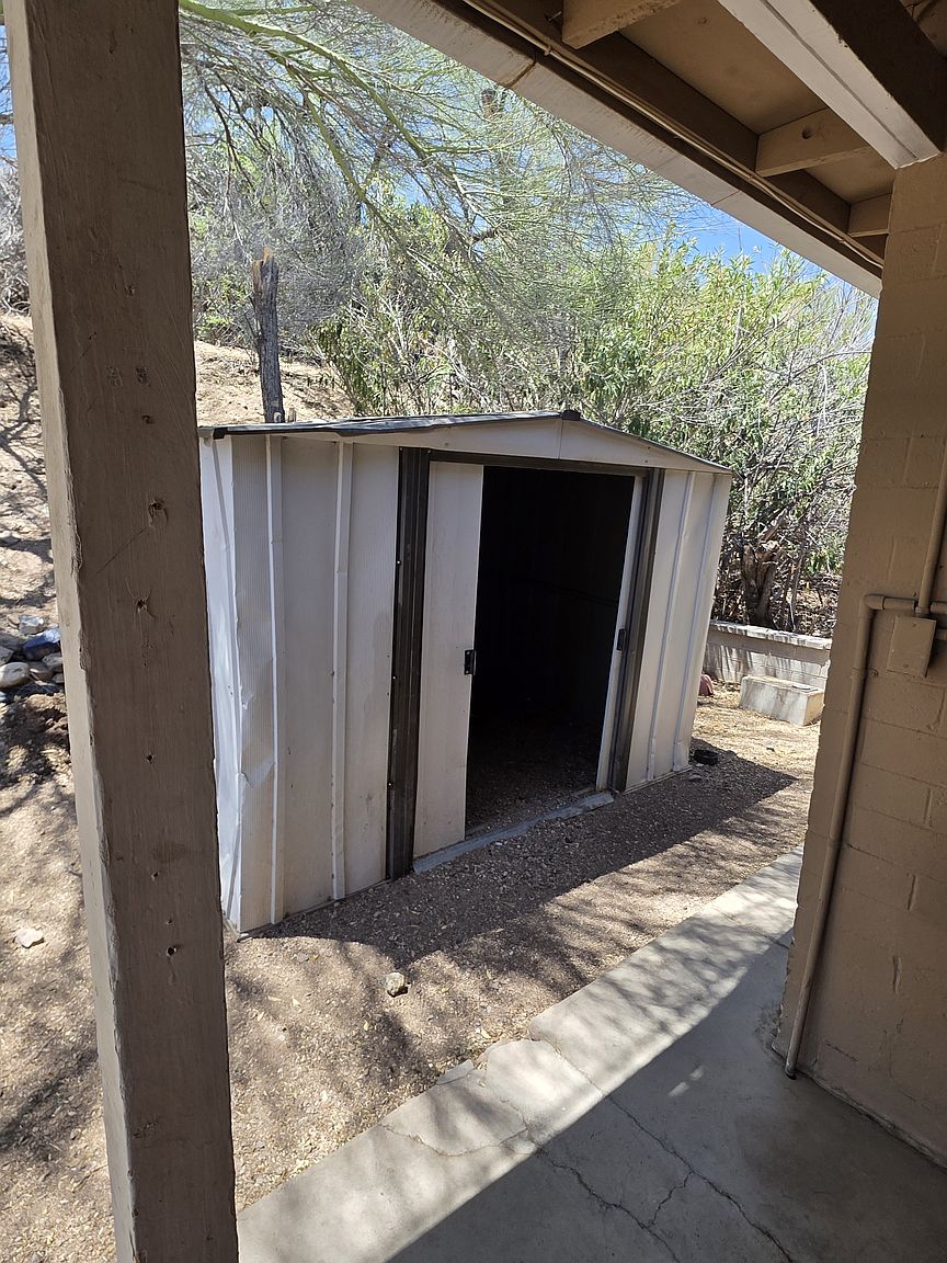 717 W La Paloma Dr photo 3