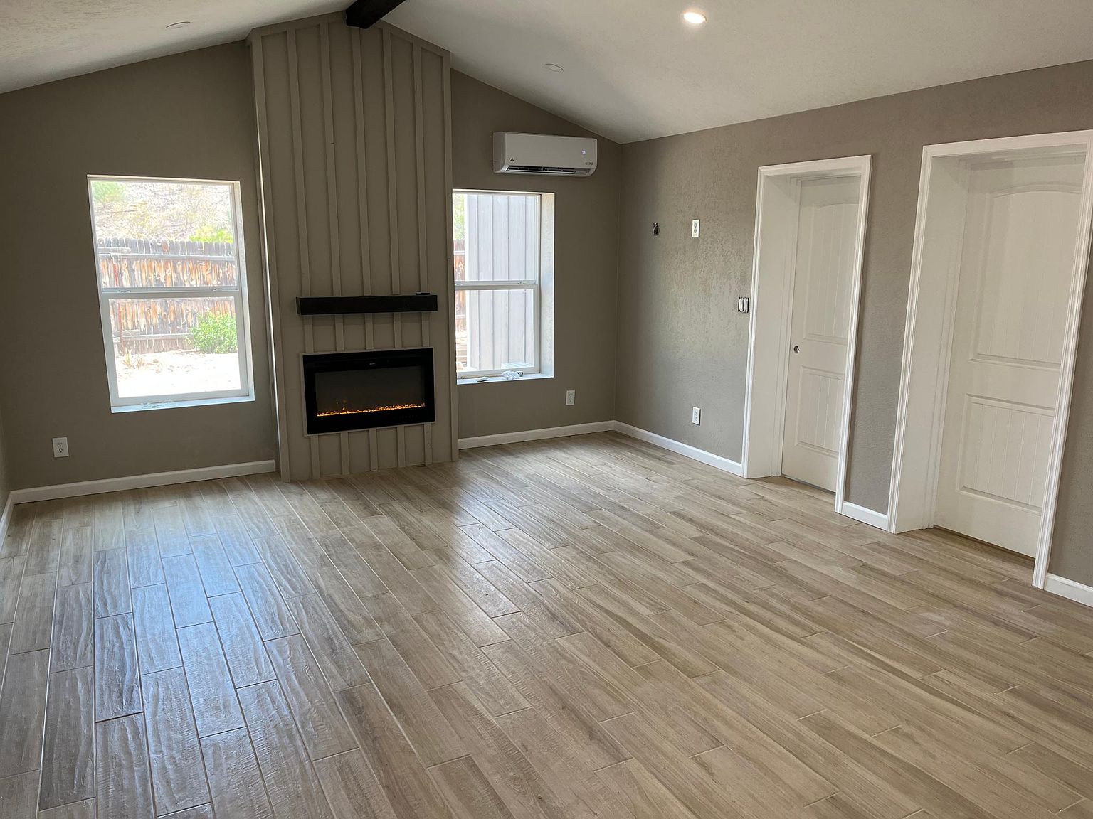 51 S Mariposa Dr photo 4