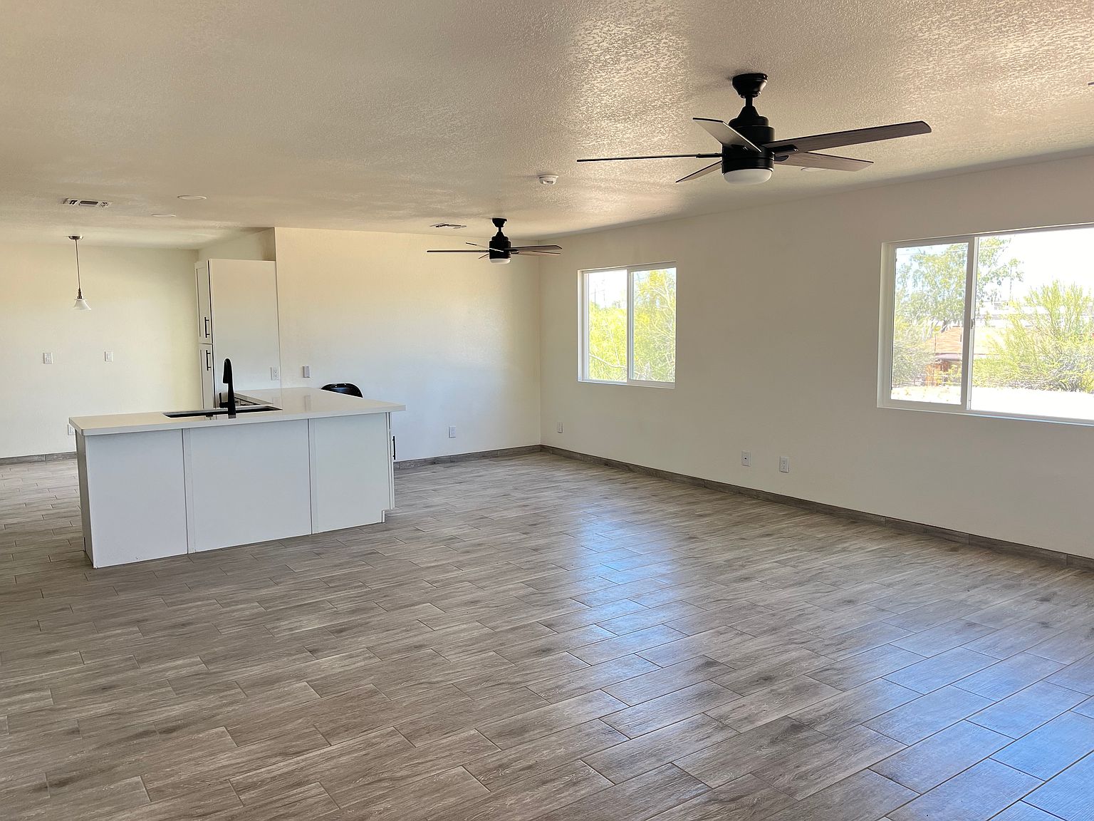 905 Oasis Dr photo 3