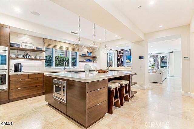 218 Narcissus Ave photo 3