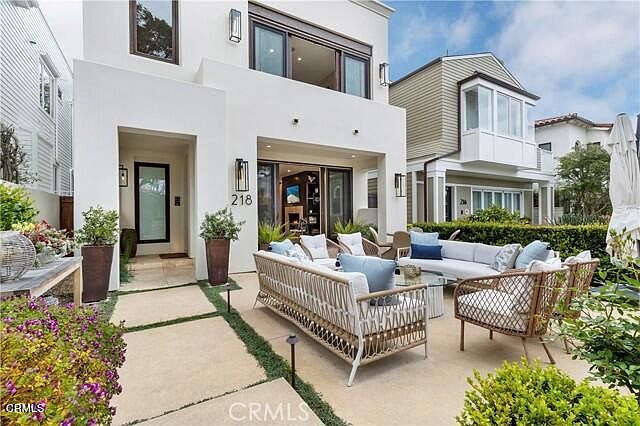 218 Narcissus Ave photo 2