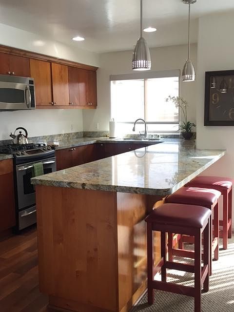 833 Felspar St photo 3