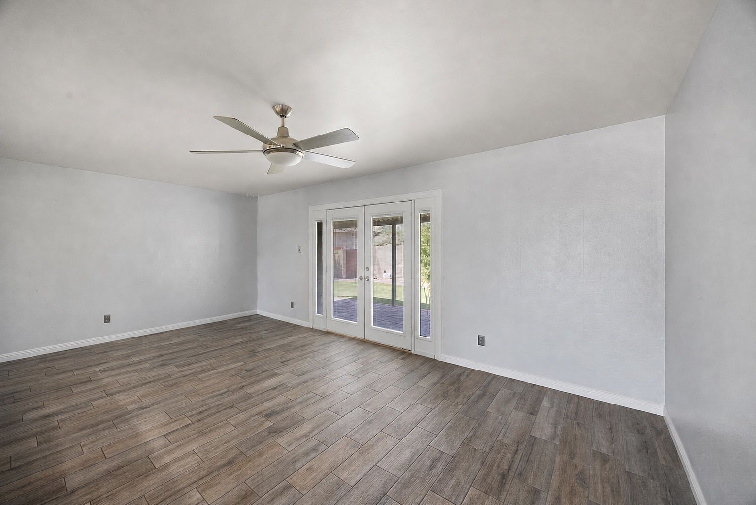 1110 E Redfield Rd photo 5