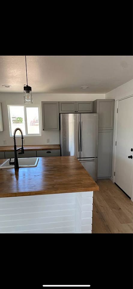 306 S Main Dr photo 4
