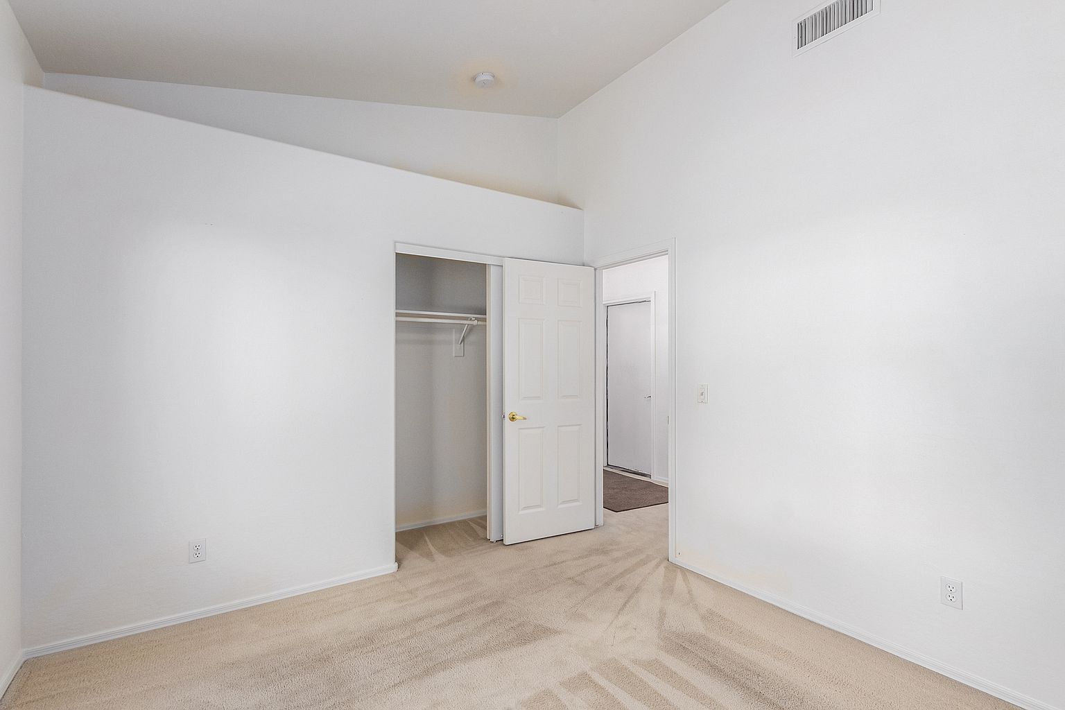 8845 E Rainier Dr photo 5