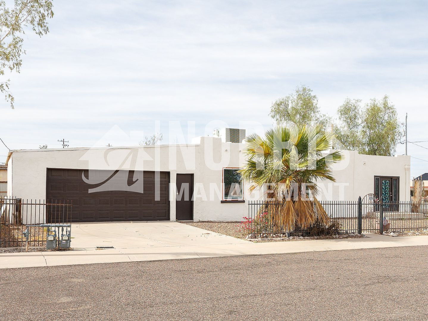 225 E Aguilar St photo 2