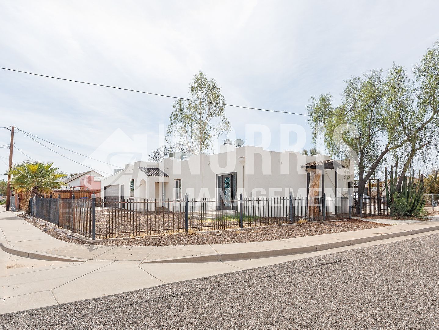 225 E Aguilar St photo 4