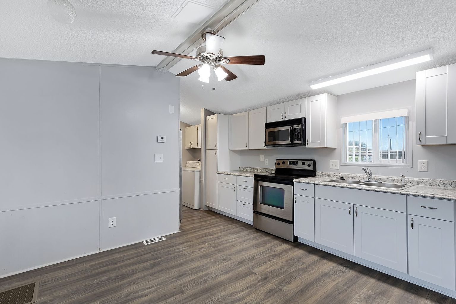 755 W Dewey Ave photo 4