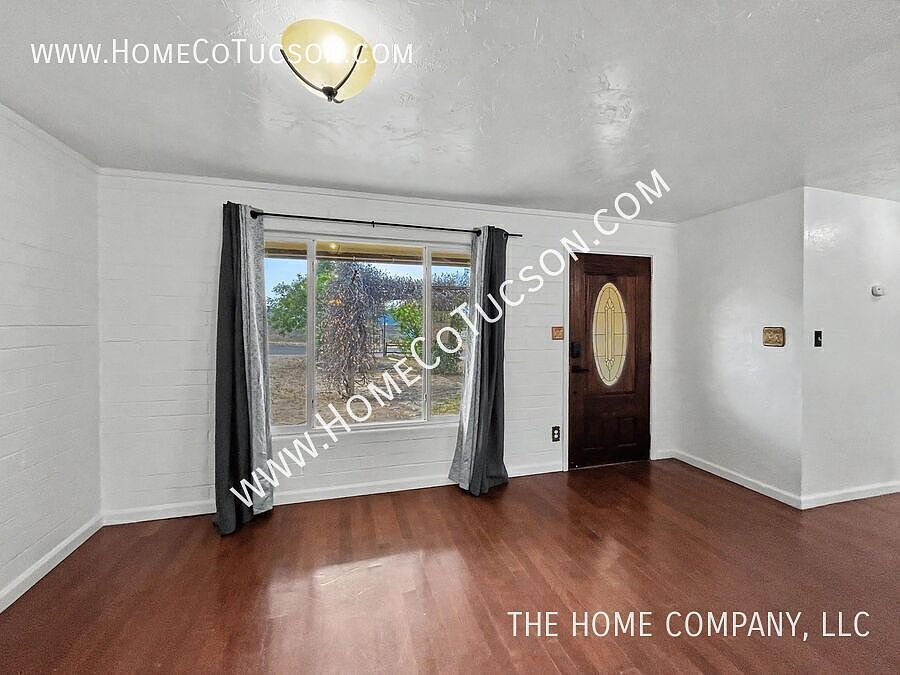2320 W Calle Grato photo 4