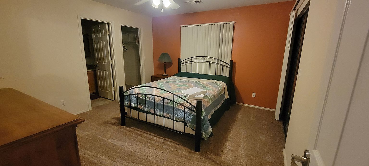 2044 S Clubhouse Dr photo 5