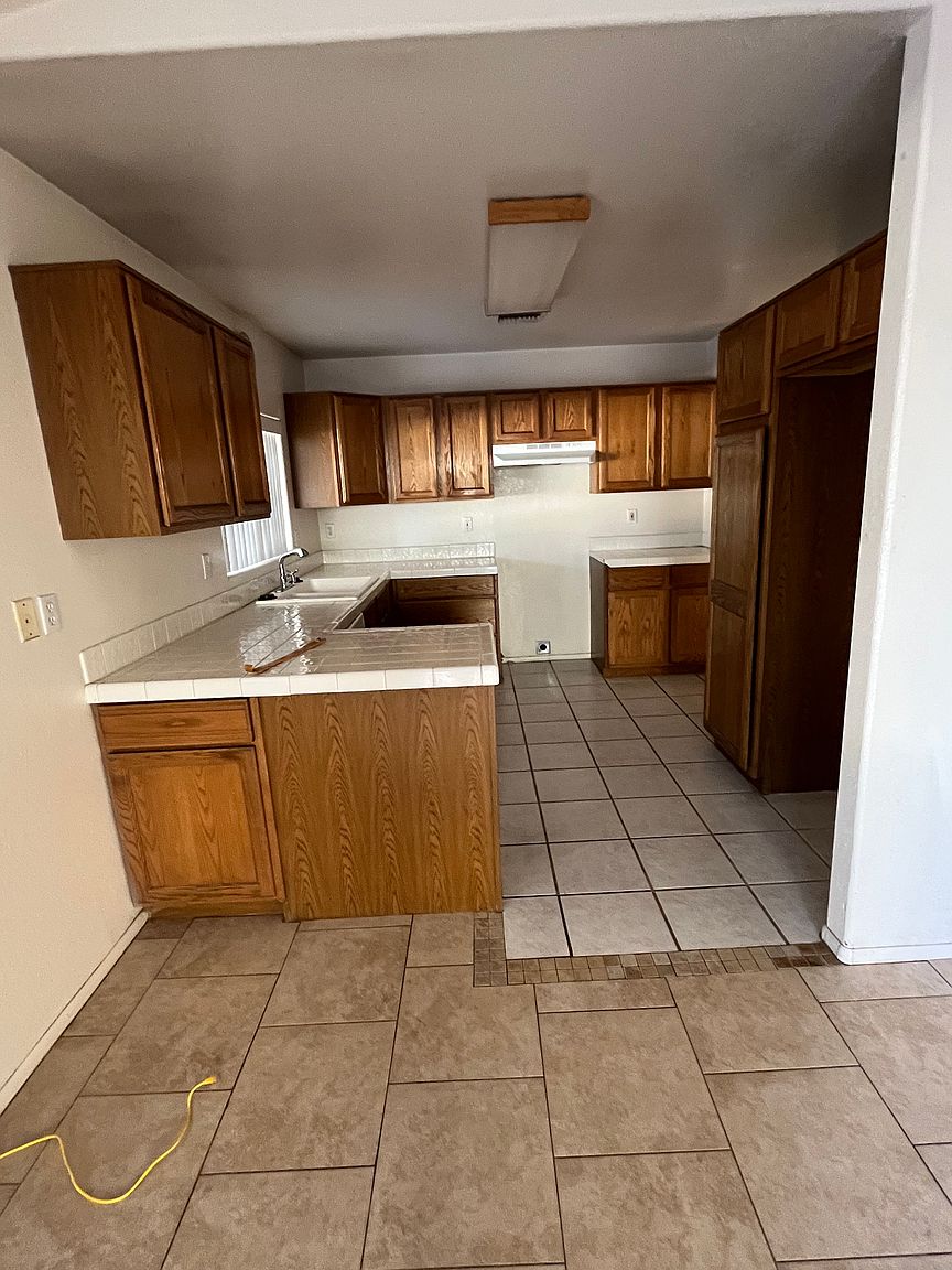 15261 S Cherry Hills Dr photo 2