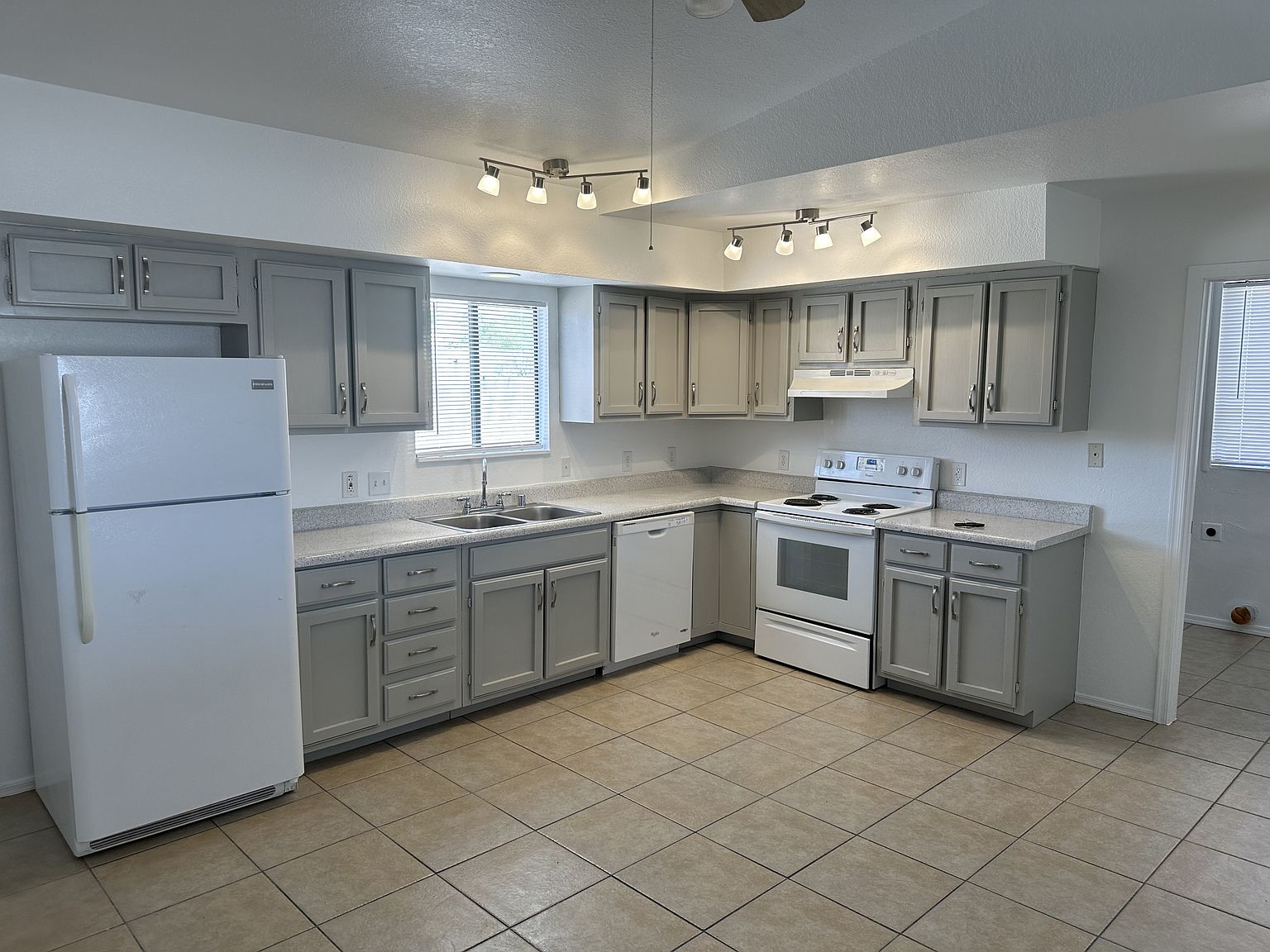 9416 W Rafael Dr Arizona City, AZ 85123 photo 3