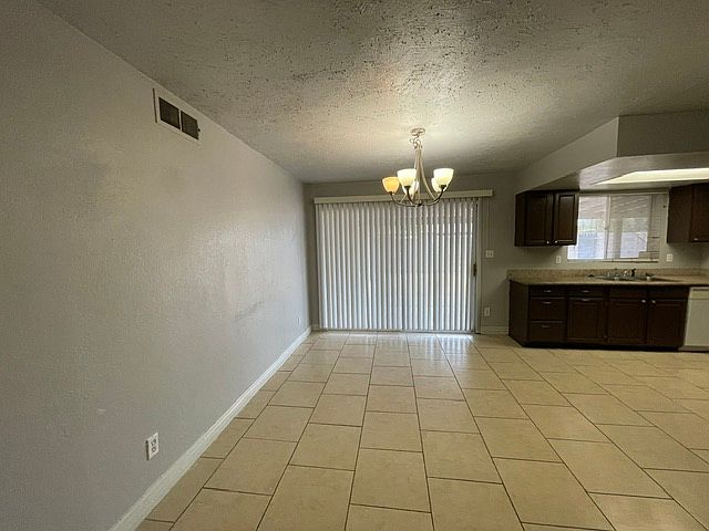 626 E Jahns Pl photo 5