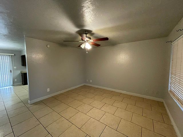 626 E Jahns Pl photo 4