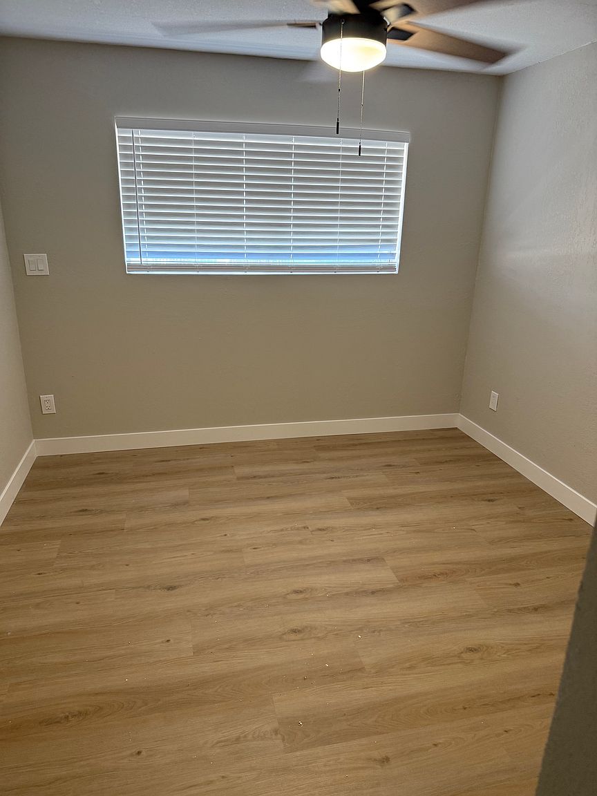 1213 E Cordova Ave photo 2