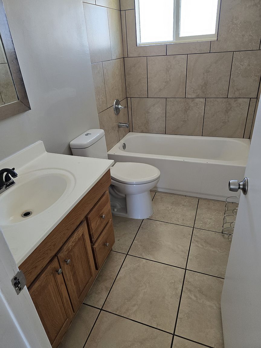 1320 N Park Ave photo 5