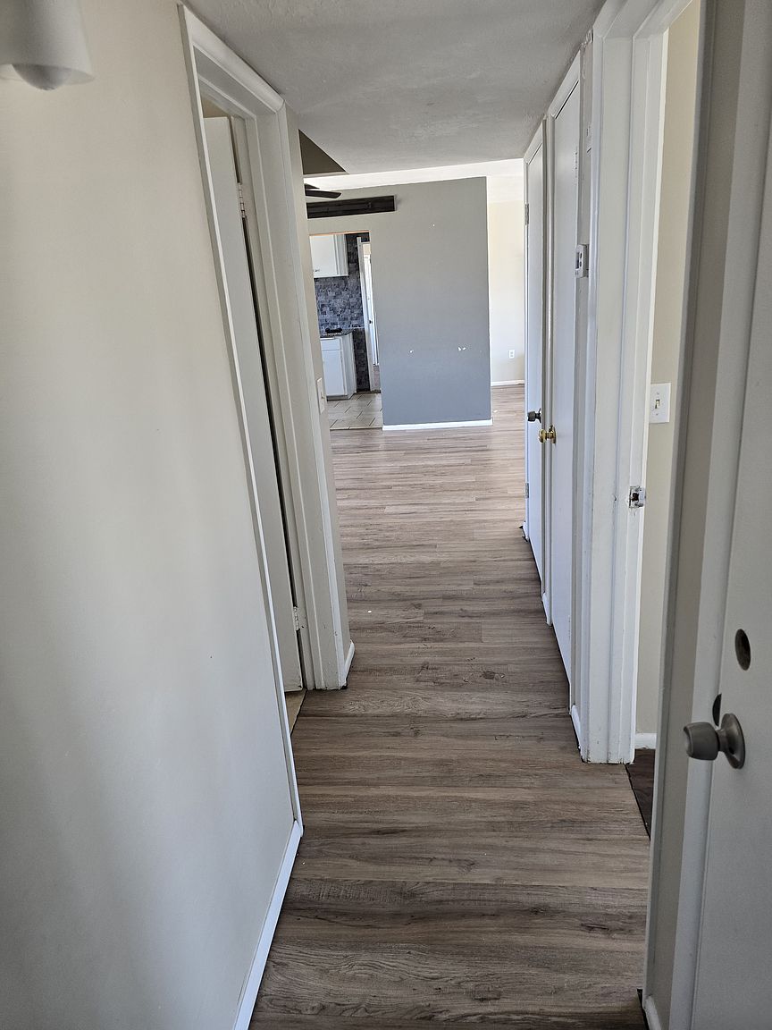 1320 N Park Ave photo 4