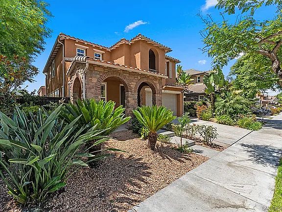 10449 Monterey Ridge Dr photo 2
