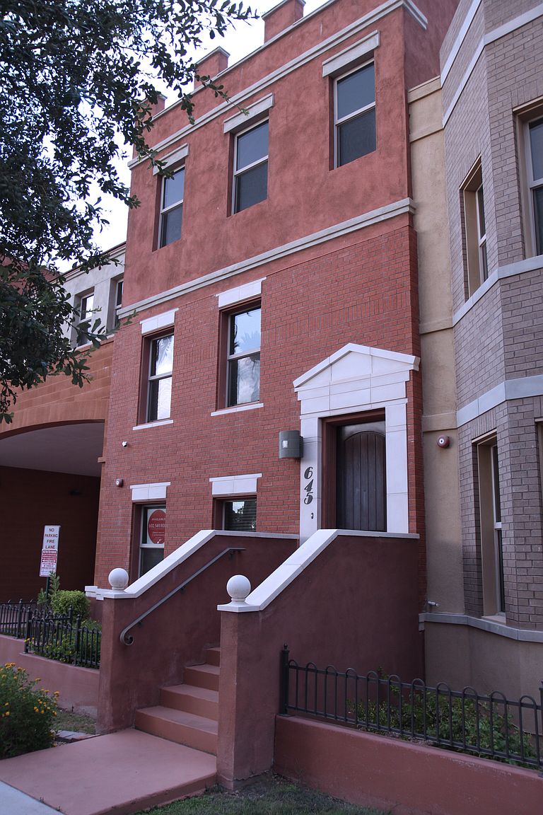 645 S Roosevelt St photo 2