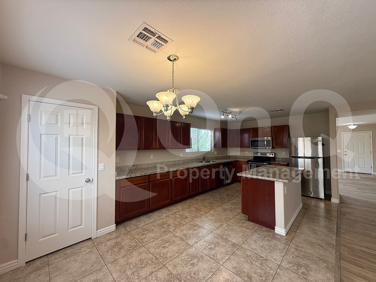 422 W Redwood Dr photo 5