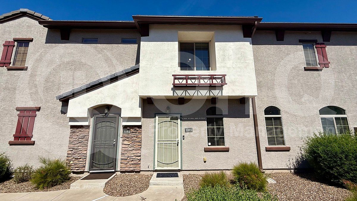 Beautiful Townhome in Great Location photo 2