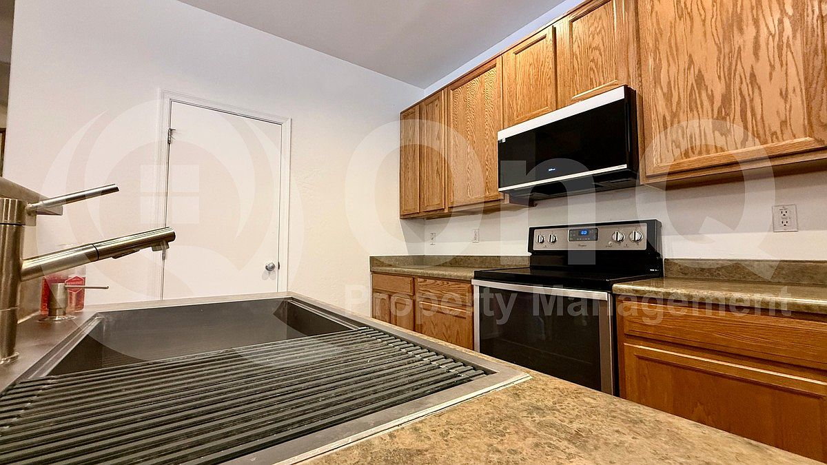 1181 E Boston St photo 4