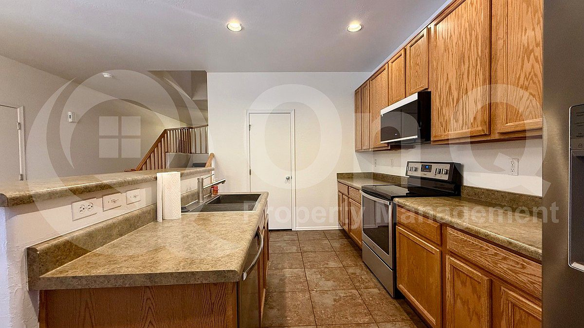 1181 E Boston St photo 2