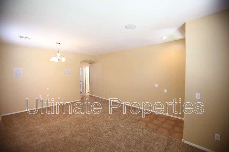 17713 W Maricopa St photo 4