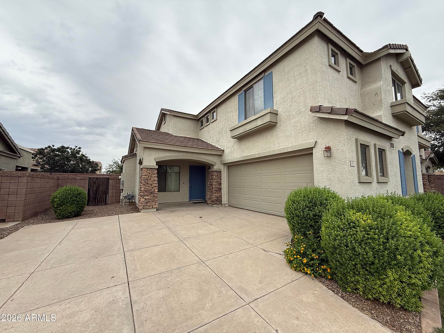 1011 E Redwood Dr
