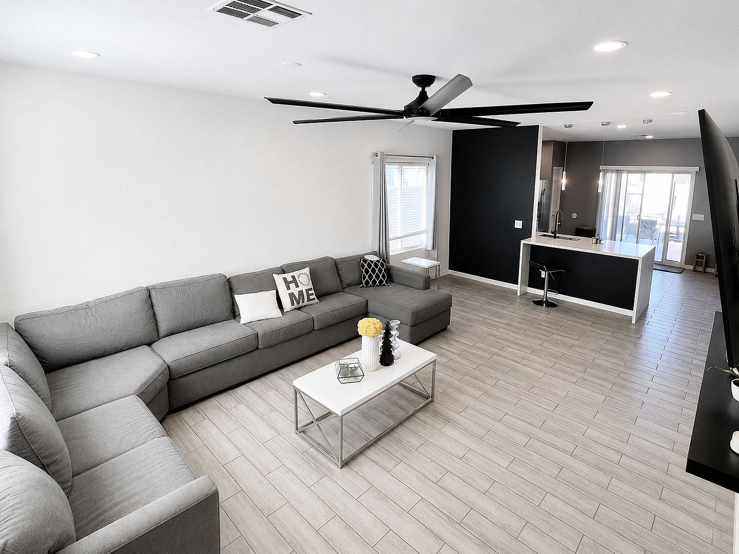 9432 W Odeum Ln photo 5
