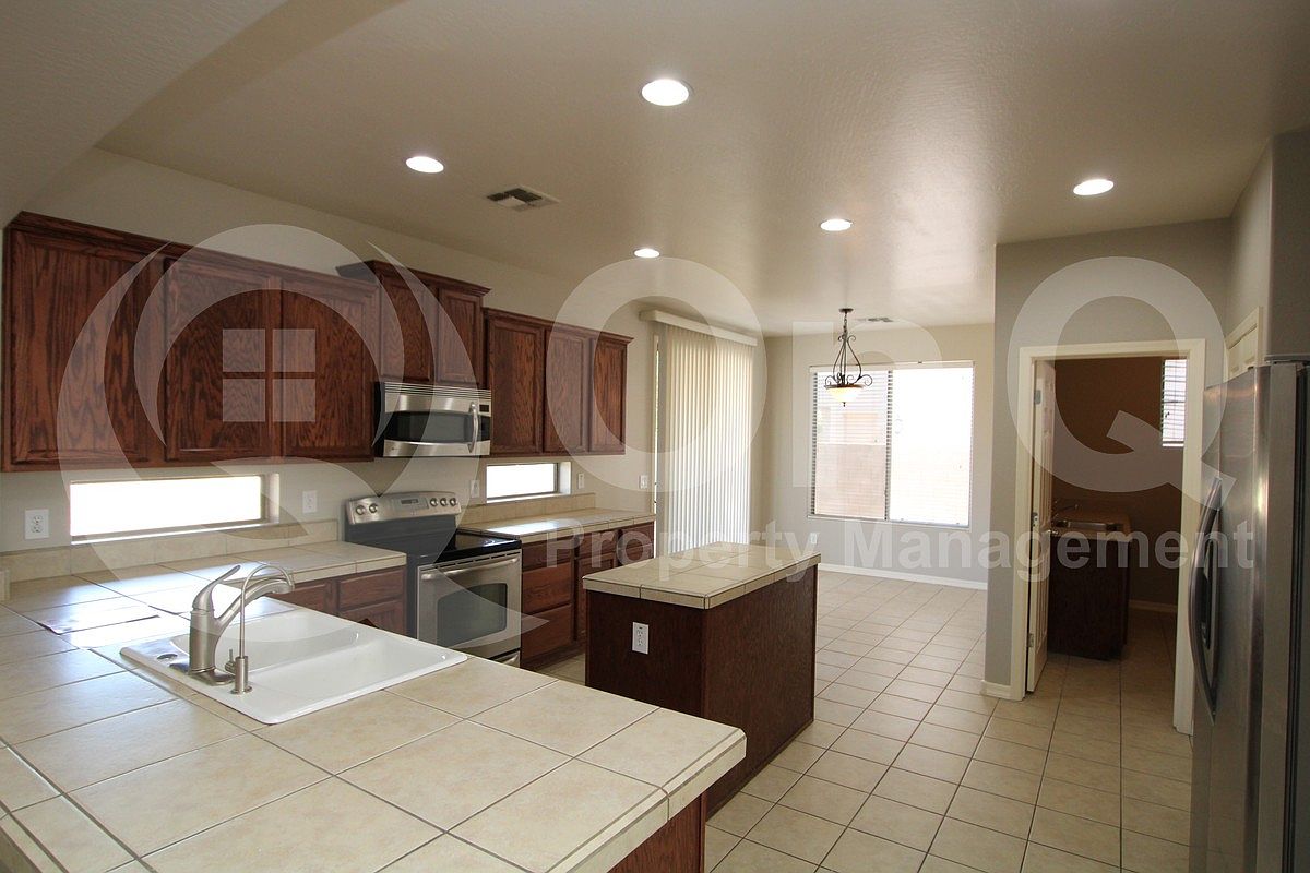 1820 W Macaw Dr Chandler, AZ 85286 photo 4