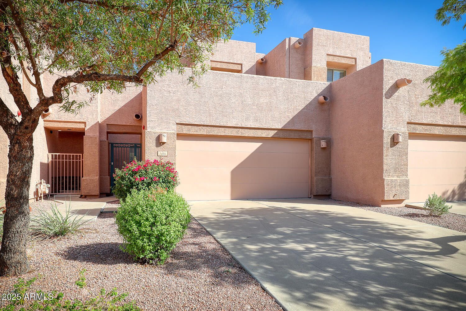 1404 W Weatherby Way photo 2