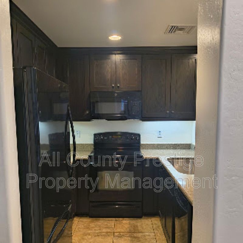 815 E Rose Ln Phoenix, AZ 85014 photo 5
