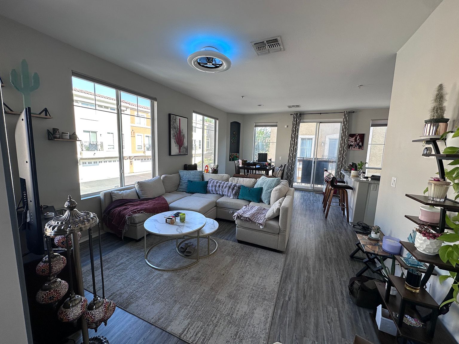 2450 W Glenrosa Ave photo 2