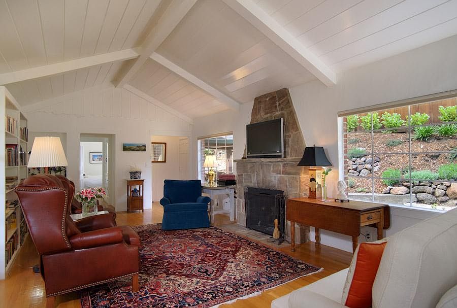 77 Marguerite Ave photo 5