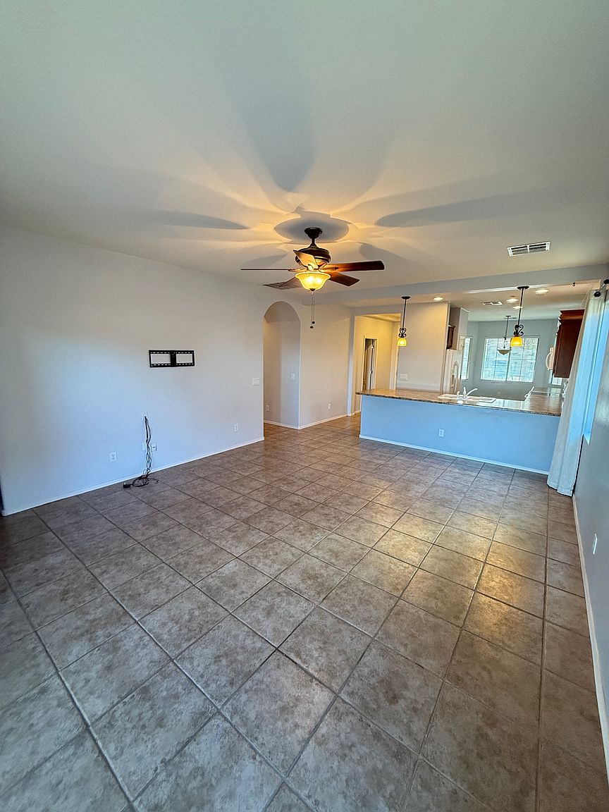 4210 E Alamo St photo 3