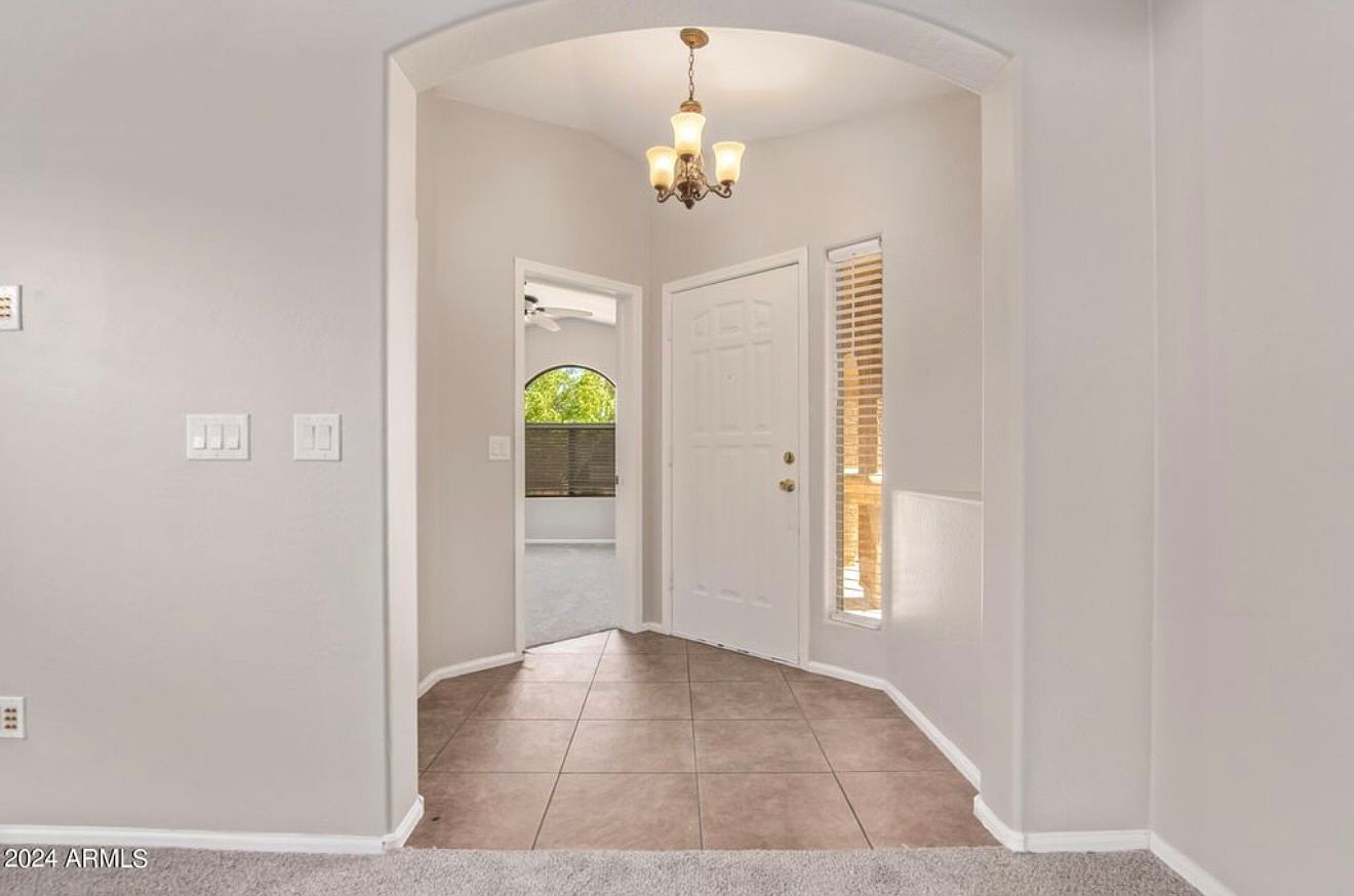 40440 W Robbins Dr photo 5