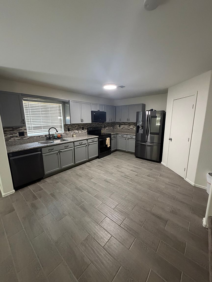 13052 E Primrose Ln photo 3