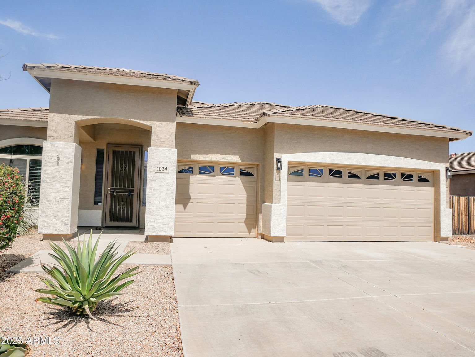 1024 West Ayrshire Trail, San Tan Valley, AZ 85143 photo 2