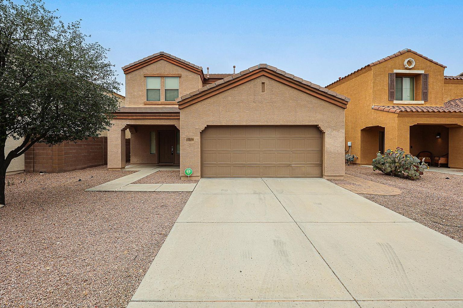 12039 W Leather Ln Peoria, AZ 85383 photo 2