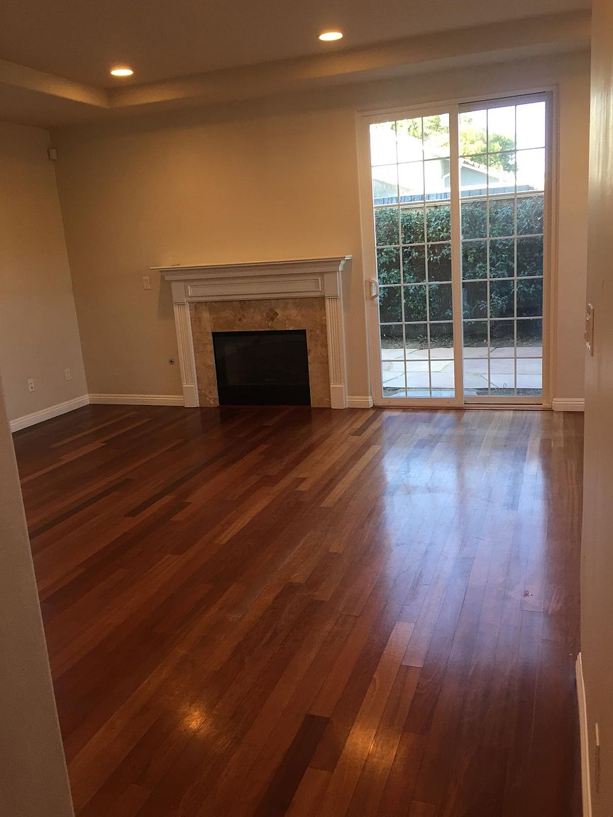 1001 Greenbrier Ct photo 4