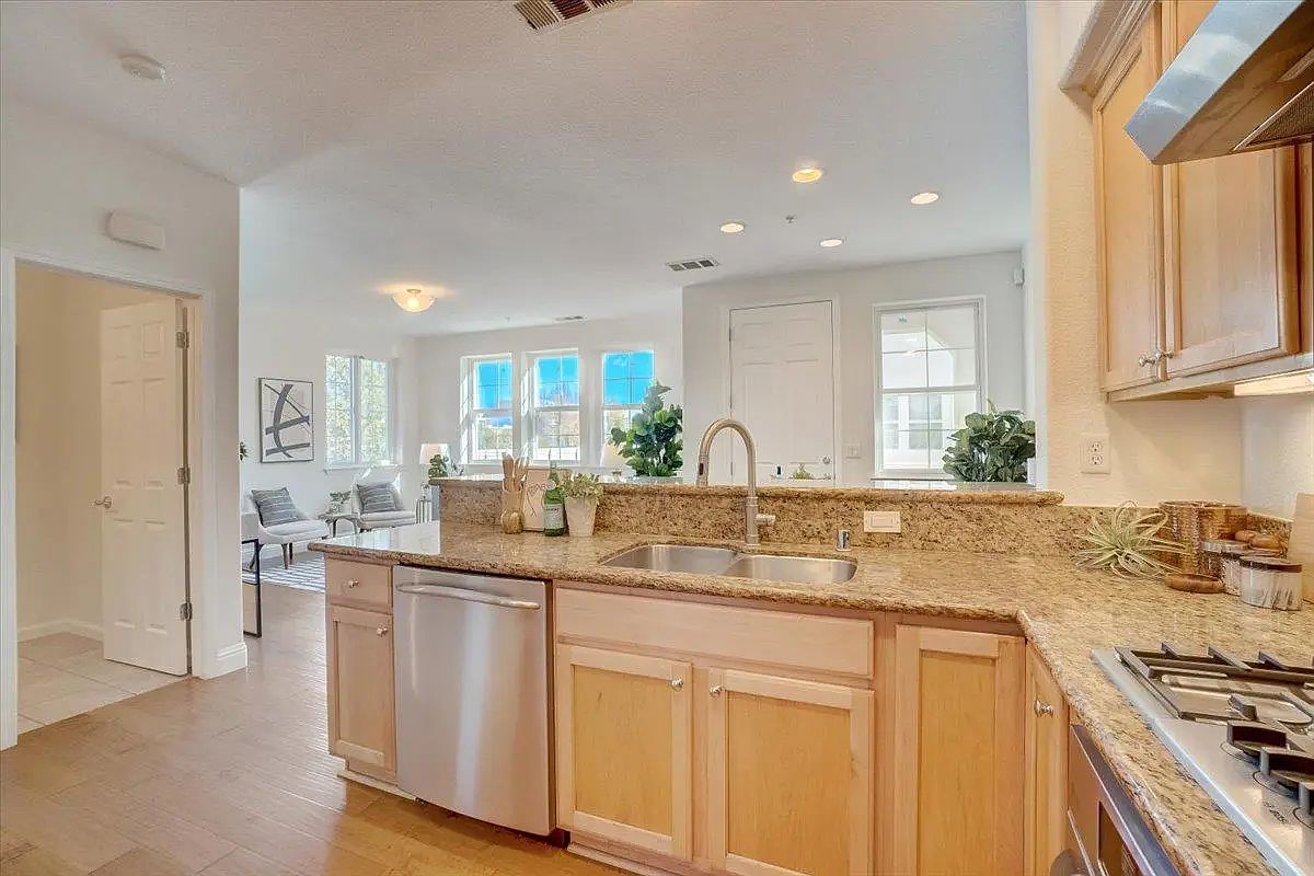 2102 Jetty Dr photo 4