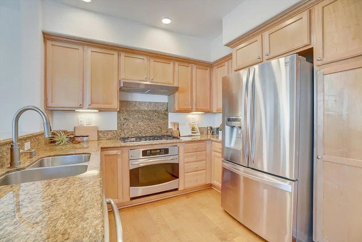 2102 Jetty Dr photo 3